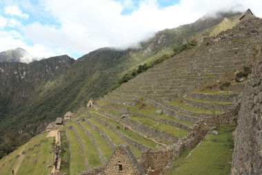 Machu Picchu bulutlardaki İnka şehri