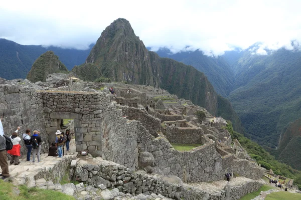 Machu Picchu miasto Inków w chmurach — Zdjęcie stockowe