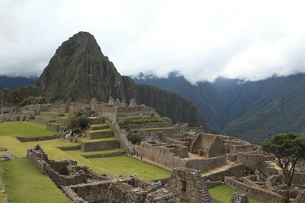 Machu Picchu la ciudad Inca en las nubes — Foto de Stock