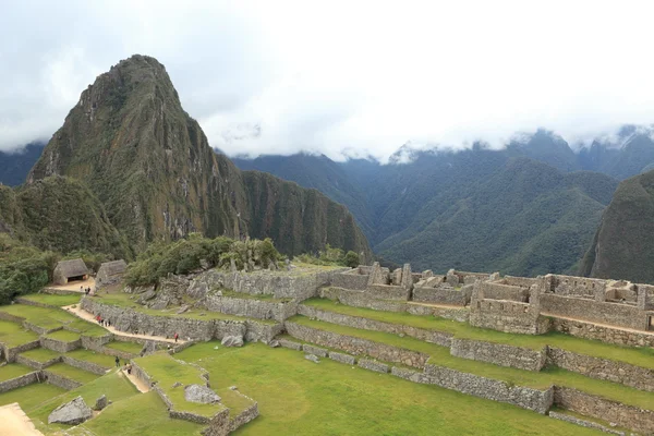 Machu Picchu la ciudad Inca en las nubes — Foto de Stock