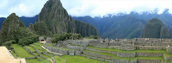 Machu Picchu de Inca stad in de wolken — Stockfoto