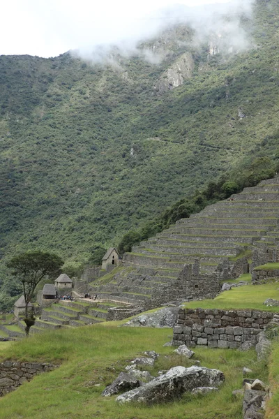 マチュピチュ、アンデス山脈の隠されたインカの都市 — ストック写真