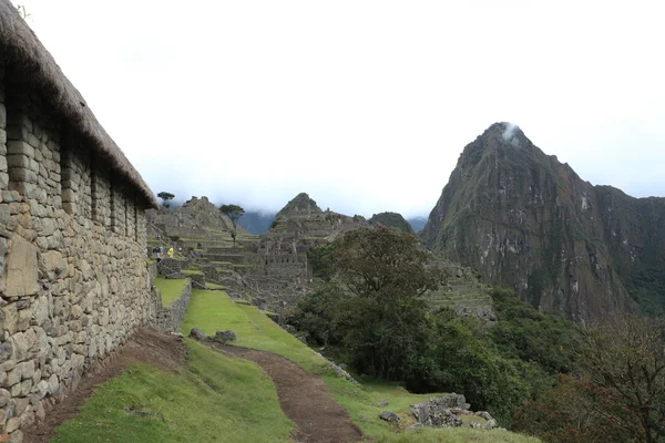 Machu picchu dolda Inka staden i molnen — Stockfoto