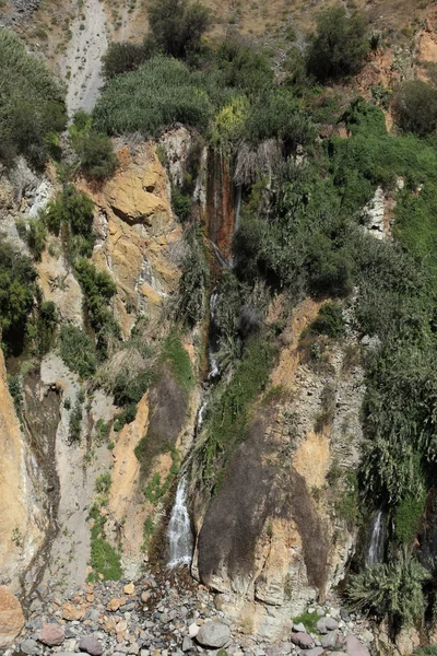 Vattenfall i colca canyon i peru — Stockfoto