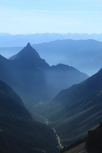 Ranní mlhy v Alpách — Stock fotografie