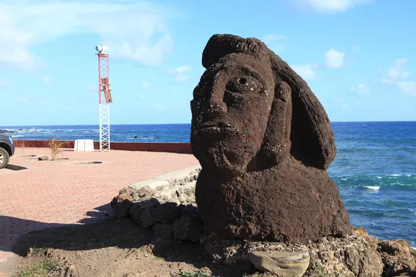 Pomnik moai z Wyspy Wielkanocnej — Zdjęcie stockowe