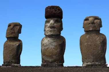 Paskalya Adası'nda moais