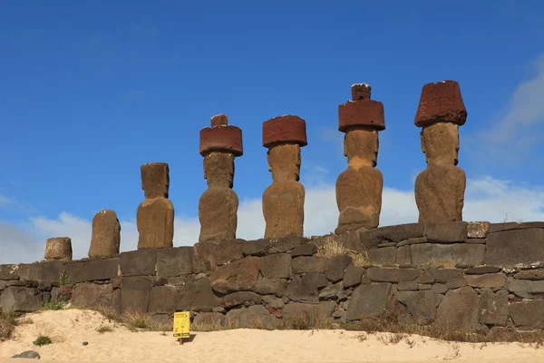 Pomnik moai z Wyspy Wielkanocnej — Zdjęcie stockowe