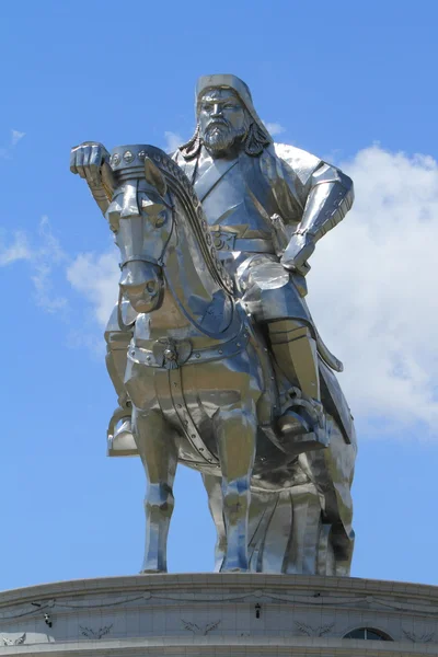 Genghis khan monument op zonjin boldog — Stockfoto