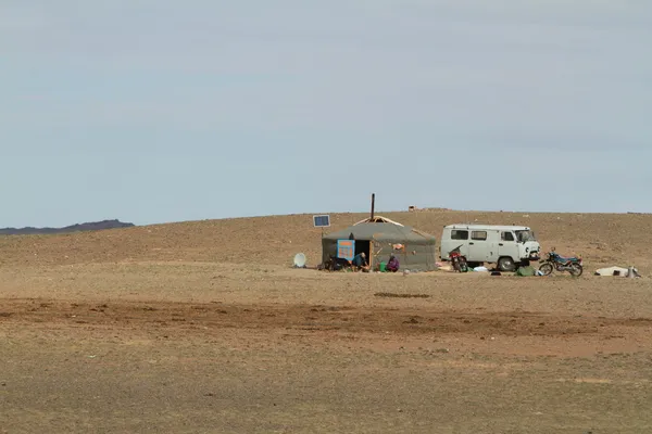 在蒙古的景观的蒙古包营地 — 图库照片