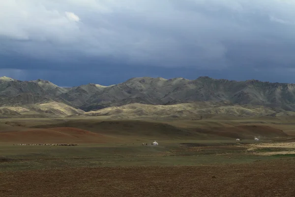 Estação chuvosa na paisagem da Mongólia — Fotografia de Stock