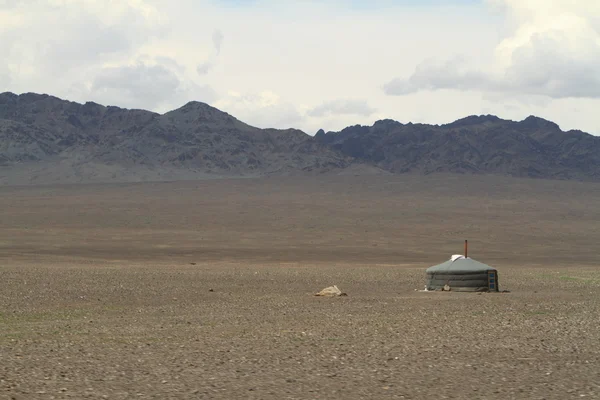 Jurtendorf in der Wüste Gobi der Mongolei — Stockfoto