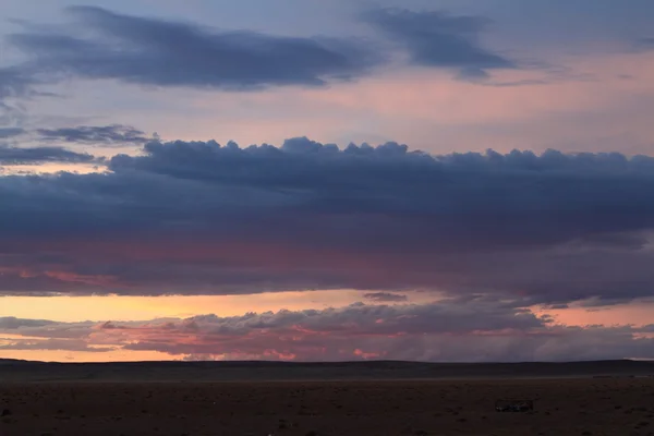夕阳在沙漠戈壁 — 图库照片