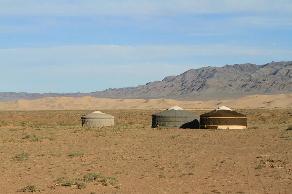 Jurty vesnice v poušti Mongolsko — Stock fotografie