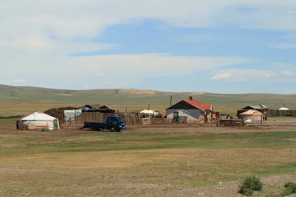 Yurt Village na estepe mongol — Fotografia de Stock