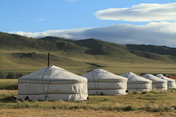 Jurty vesnicích Mongolsku — Stock fotografie