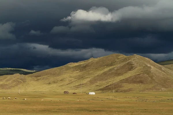 Regenseizoen in de Orhon vallei van Mongolië — Stockfoto