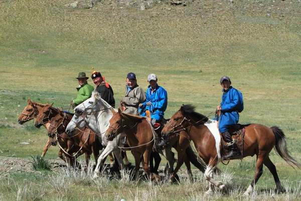 Mongoliska ryttare tillbaka — Stockfoto