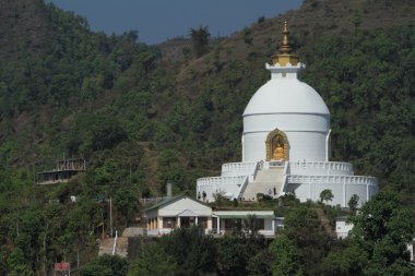 Pokhara Nepal 'de dünya barışı pagoda