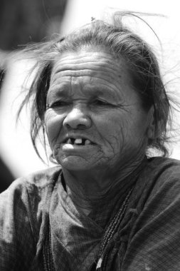 yaşlı kadın--dan nepal