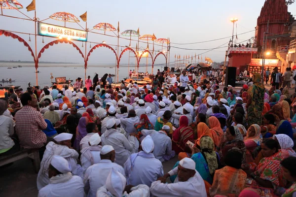 Cerimonia Santa Indù a Varanasi — Foto Stock