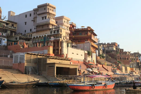 De heliga ghats i varanasi i Indien — Stockfoto