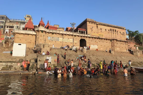 Die heiligen ghats von varanasi in indien — Stockfoto