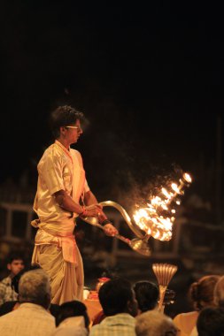 varanasi Hindistan'da hindu kutsal tören