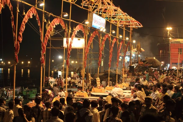 Santa cerimônia hindu na Índia varanasi — Fotografia de Stock