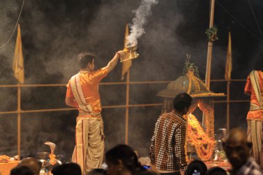 Kutsal sadhu