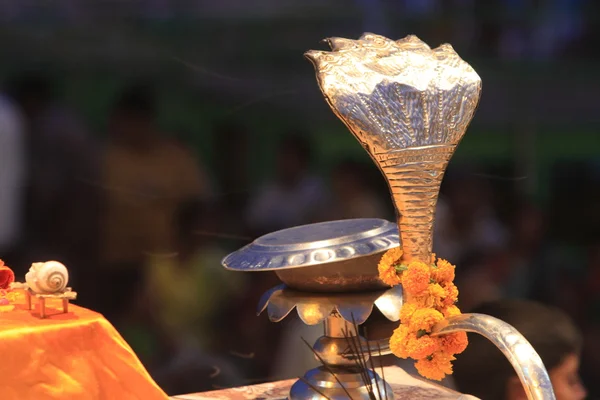 Varanasi Hindistan'da hindu kutsal tören — Stok fotoğraf