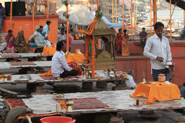 Santa cerimonia indù in India varanasi — Foto Stock