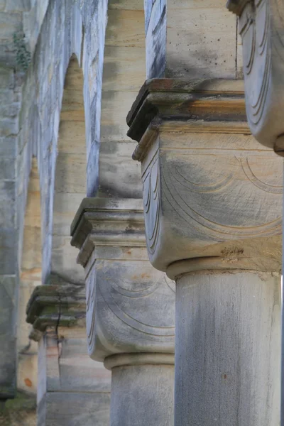 Les piliers du monastère Paulinzella — Photo