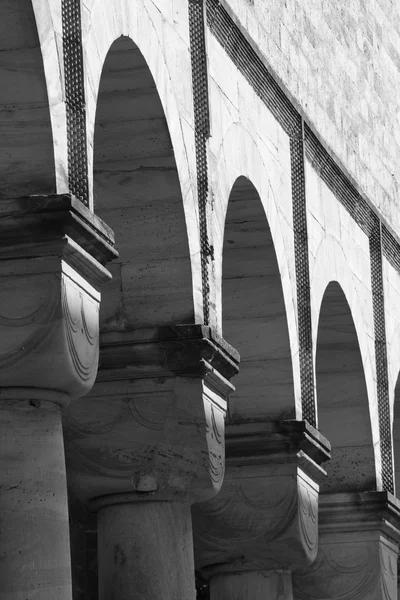 De pijlers van het klooster paulinzella — Stockfoto