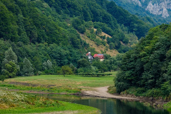 Krajobraz Parku Narodowego Domogled Valea Cernei Rumunii — Zdjęcie stockowe