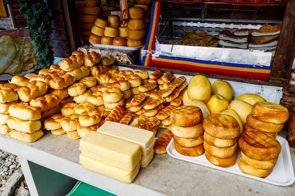 Queso Casero Las Montañas Los Cárpatos Rancu Romania Agosto 2021 — Foto de Stock