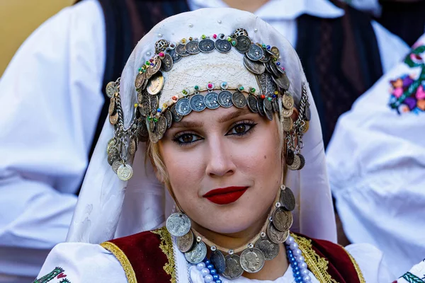 Rumuni Stroju Folklorystycznym Festiwalu Folklorystycznym Sibiu Rumunii Sierpnia 2021 Zdjęcia Stockowe bez tantiem