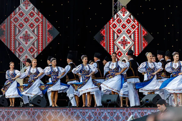 Rumuni Stroju Folklorystycznym Festiwalu Folklorystycznym Sibiu Rumunii Sierpnia 2021 — Zdjęcie stockowe