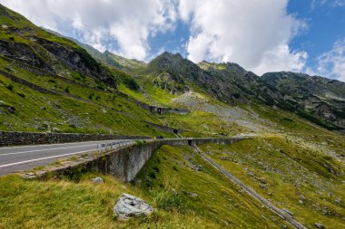 Romanya Karpatya 'daki transfaragasan yolu.