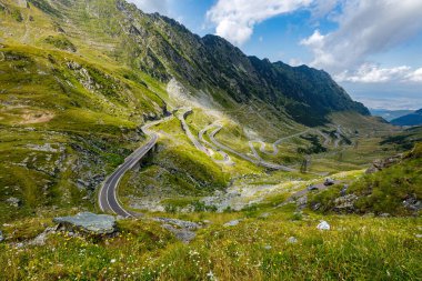 Romanya Karpatya 'daki transfaragasan yolu.