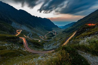 Romanya Karpatya 'daki transfaragasan yolu.