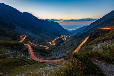 Romanya Karpatya 'daki transfaragasan yolu.