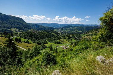 Romanya 'daki Karpatların manzarası
