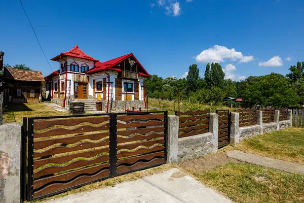 Деревня Дома Карпатах Румынии — стоковое фото