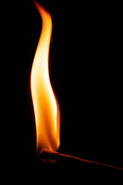 Φλόγα Σπίρτου Μαύρο Φόντο — Φωτογραφία Αρχείου