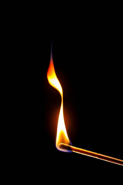 Flamme Eines Streichholzes Auf Schwarzem Hintergrund — Stockfoto