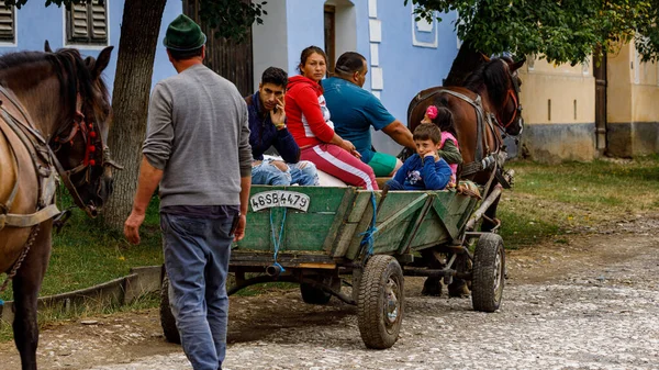 Romanya Nın Viscri Köyünde Arabası Ağustos 2021 — Stok fotoğraf