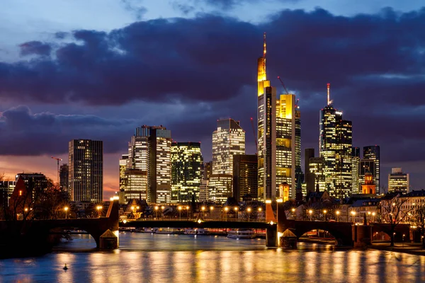 Die Frankfurter Skyline Bei Sonnenuntergang — Stockfoto