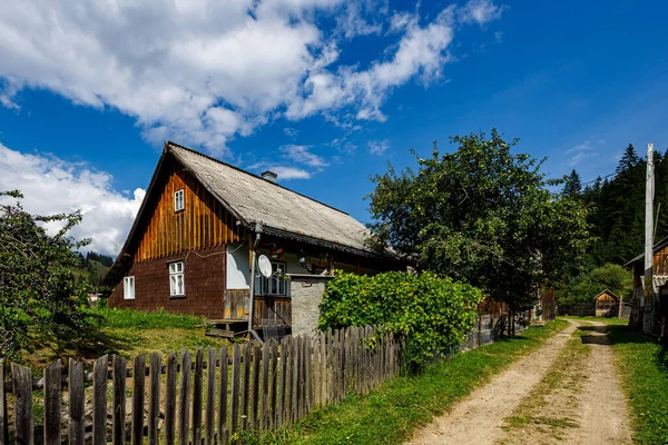 Maisons Anciennes Dans Village Moldovita Bucovine Roumanie — Photo