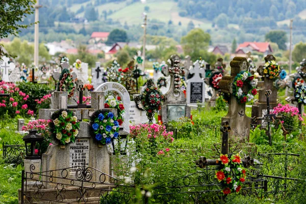 Cimitero Del Villaggio Nella Bucovina Romania — Foto Stock